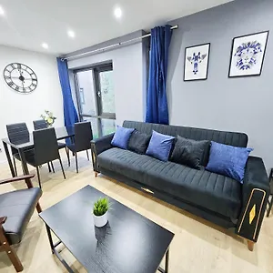 https://apt-the-green-dragon-gdy-2.brighton-hotels-england.com