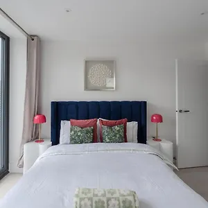 https://luxury-cosy-central-suite.brighton-hotels-england.com