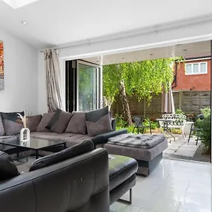 https://shard-view-3-bed-entire-home.brighton-hotels-england.com